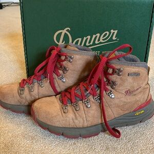 Danner Leather suede women’s hiking boots size 8.5
